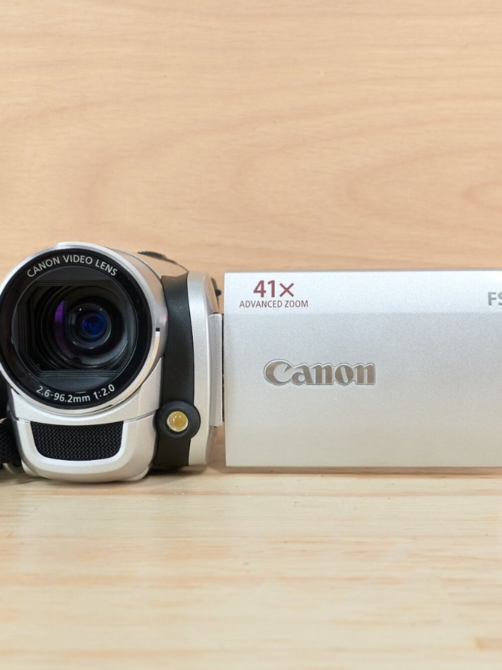 Canon FS300 SD/SDHC Standard Definition Camcorder Made in Japan Tested